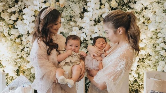 5 Potret Akikah Baby Issa, Anak Nikita Willy yang Digelar Bersama Sang Adik Winona Willy