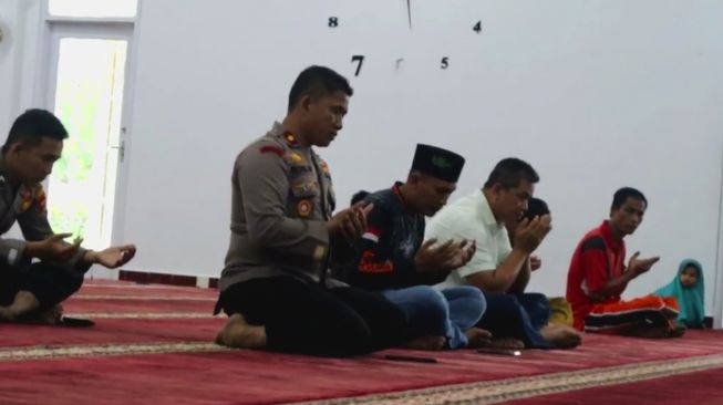 Polres Lampung Barat Gelar Doa Bersama dan Salat Gaib untuk Korban Tragedi Kanjuruhan