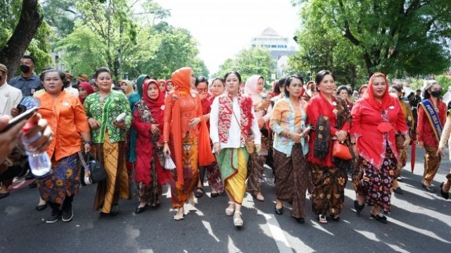 Ketua DPR RI, Puan Maharani menghadiri Parade Kebaya di Solo, Jawa Tengah. (Dok: DPR)