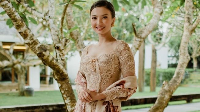 Potret Seleb Rayakan Hari Batik (Instagram/@ralineshah)