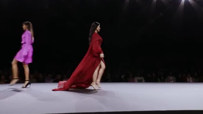 Jadi Wakil Indonesia Intip 7 Potret Ariel Tatum Melenggang Di Paris Fashion Week 5201