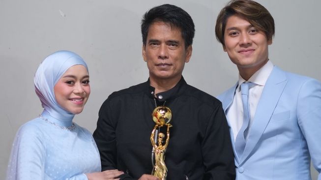 Lesti Kejora bersama sang ayah, Endang Mulyana dan Rizky Billar. [Instagram]