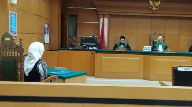 Bupati Purwakarta Anne Ratna Mustika menghadiri sidang perdana perceraiannya dengan Dedi Mulyadi di Pengadilan Agama Purwakarta, Rabu (5/10/2022). [Jabarnews.com]