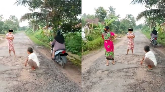 Gayanya Bak Penguasa Aspal, Emak-emak Asyik Ngobrol di Tengah Jalan, Bikin Pengendara Segan Mau Lewat