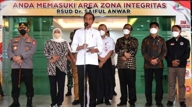 Berbincang dengan Korban Tragedi Kanjuruhan di RSUD, Jokowi: Saya Ingin Tahu Akar Masalahnya