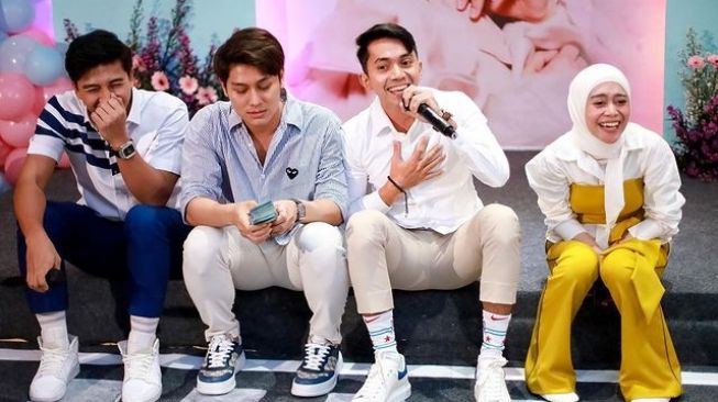 Potret Ady Sky Bareng Rizky Billar dan Lesty Kejora (Instagram/@adysky99)