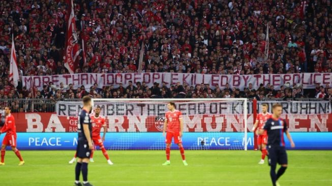 Spanduk Fan Bayern Munich untuk Korban Kanjuruhan: Lebih dari 100 Orang Dibunuh oleh Polisi