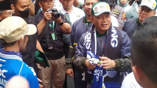 Kasus Oknum TNI Tendang Aremania Saat Tragedi Kanjuruhan, Jenderal Dudung: Kita Tunggu TGPF