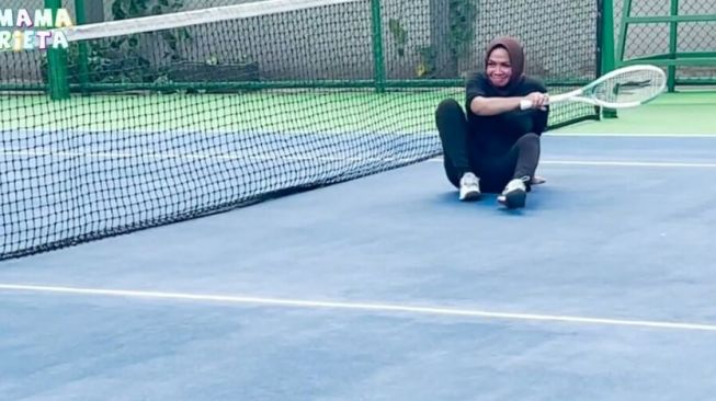  Potret Nagita Slavina Tenis Bareng Mama Rieta dan Caca Tengker (YouTube/Mama Rieta)