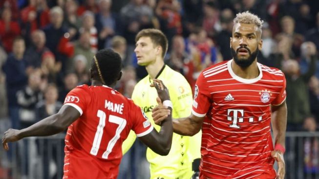 Selebrasi Eric Maxim Choupo-Moting (kanan) setelah mencetak gol untuk Bayern Muenchen dalam pertandingan Liga Champions lawan Viktoria Plazen pada 4 Oktober 2022. ANTARA/REUTERS/MICHAELA REHLE