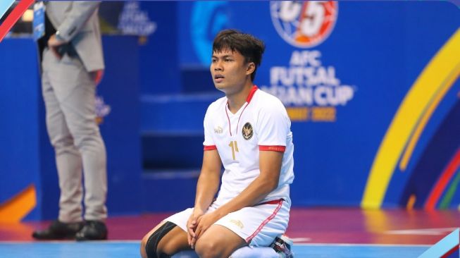 Timnas Futsal Indonesia saat menghadapi Jepang dalam laga perempat final Piala Asia Futsal 2022 di Saad Al Abdullah Hall, Kuwait City, Selasa (4/1/2022). [Dok. Twitter/@FederasiFutsal]