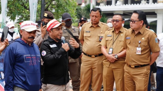 Sekdaprov Jatim, Adhy Karyono menerima Komunitas Perternak Unggas Nasional Mandiri UMKM di Kantor Gubernur Jawa Timur Jalan Pahlawan No. 110 Surabaya, Selasa (4/10/2022) siang. (Dok: Pemprov Jatim)