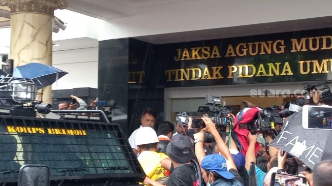 Tiba di Kejagung Naik Rantis Brimob, Ferdy Sambo dan Putri Candrawathi Dikawal Bak Jenderal