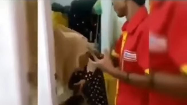 Viral Video Pegawai Minimarket Tampar Emak-emak yang Mencuri, Malah Panen Kecaman