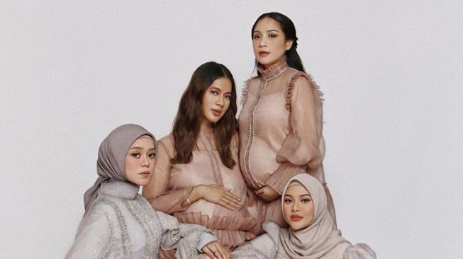 Potret Lesti Kejora dan Paula Verhoeven (Instagram/@raffinagita1717)