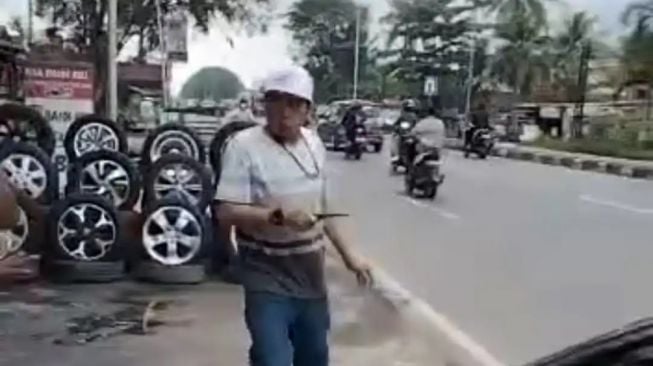 Pria Paruh Baya di Banjarbaru Curi Velg Mobil, Mau Dijual Tapi Keburu Ketahuan