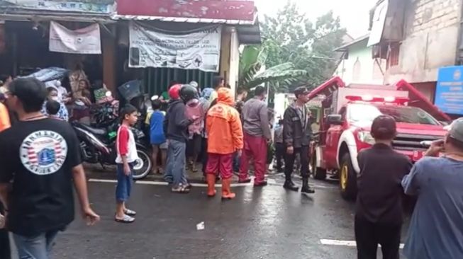 Puslabfor Polri Turun Tangan Selidiki Ambruknya Tembok MTsN 19 Jakarta Akibat Banjir