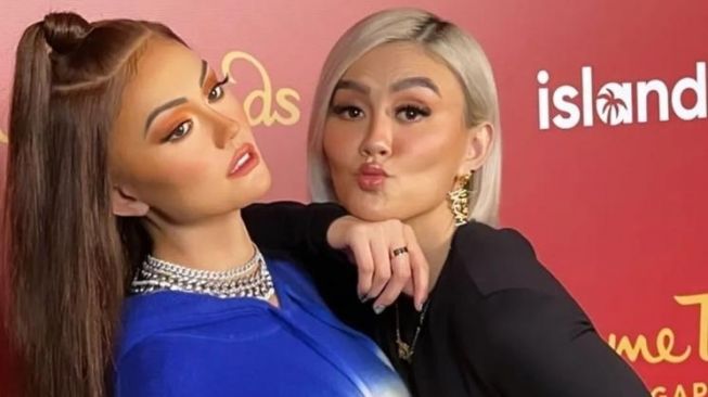 Momen Agnez Mo Jumpa 'Kembaran' di Madame Tussauds (instagram)