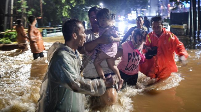 Sejumlah Wilayah di Jakarta Terendam Banjir Lagi Gegara Diguyur Hujan Deras Sejak Siang Hari