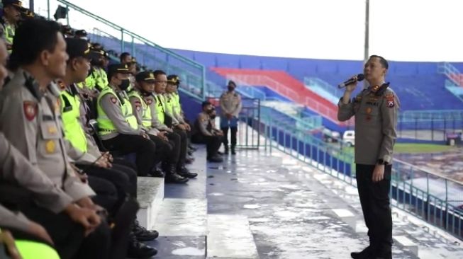 Dicopot Gara-gara Tragedi Stadion Kanjuruhan, Pentolan Panser Biru Ungkap Sosok AKBP Ferli Hidayat: Kapolres Terbaik!