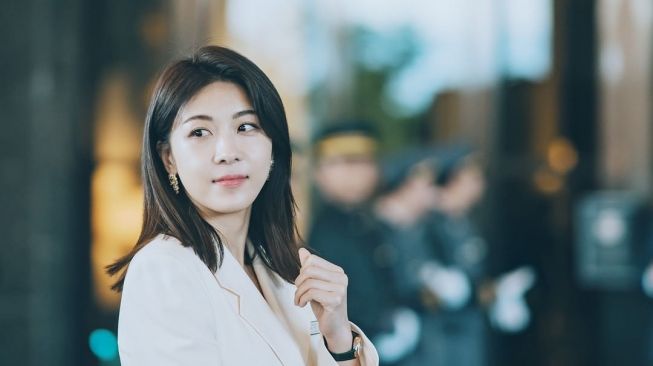 Pesona Ha Ji Won di Curtain Call (Instagram/@kbsdrama)