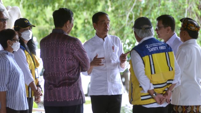 MK Tak Wajibkan Menteri Nyapres Mundur, Jokowi: Tugas Sebagai Menteri Harus Diutamakan