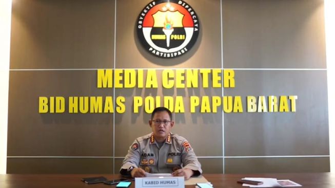 Kasus Jilat Kue Ultah untuk TNI, Dua Anggota Polda Papua Barat Dipecat