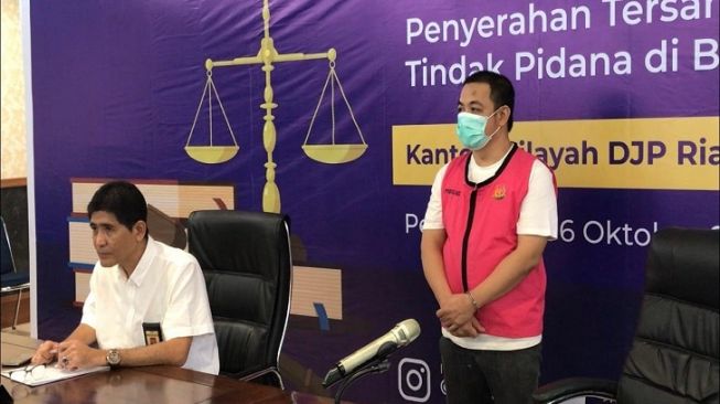 Berkas Lengkap, Tersangka Penggelapan Pajak di Riau Diserahkan ke Kejaksaan Tinggi, Negara Rugi Rp3,24 Miliar