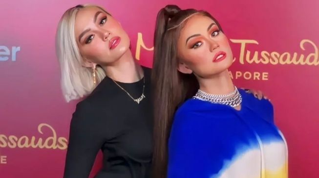 10 Momen Agnez Mo Bertemu Kembarannya di Madame Tussauds Singapore, Bak Pinang Dibelah Dua!