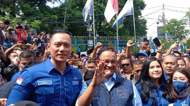 Surat Cinta Rocky Gerung Untuk Oligarki: Silahkan Nyumbang Anies Baswedan Tapi...