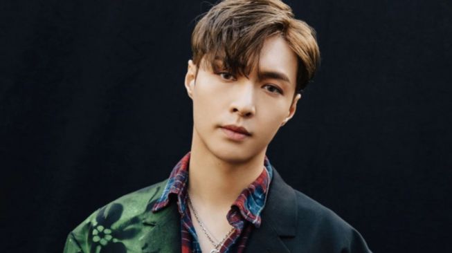 9 Fakta Seputar Karier Lay Zhang EXO yang Berulang Tahun Hari Ini