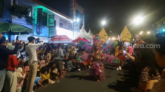 Sempat Hujan, Wayang Jogja Night Carnival Puncak HUT Ke-266 Kota Jogja Tetap Dipadati Ribuan Warga