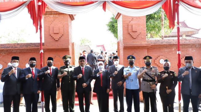 Apel ziarah di Makam Gubernur Soerjo. 