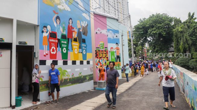 Suasana Kampung Gembira Gembrong di Jatinegara, Jakarta Timur, Jumat (7/10/2022). [Suara.com/Alfian Winanto]