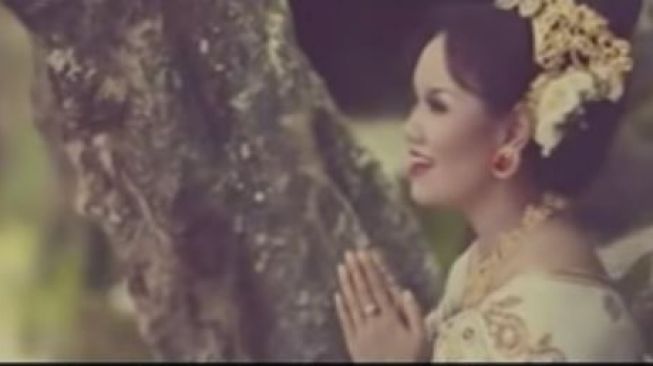 Lirik Lagu Religi Bali Dek Ulik Suksma Hyang Widhi