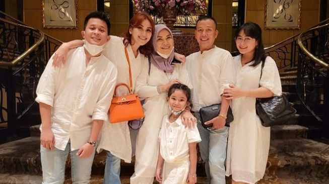 Potret Kedekatan Ayu Ting Ting dengan Adik Ipar (Instagram/@syifaasyifaaa)