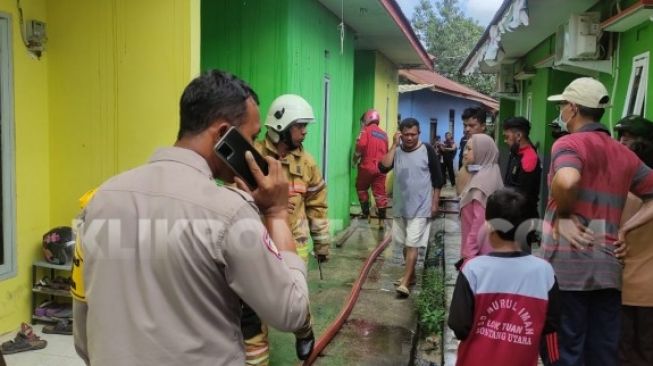 Berawal dari Korsleting Kabel Kulkas, Rumah Petak di Kelurahan Lok Tuan Hampir Terbakar