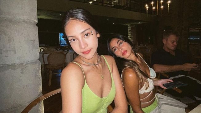 Potret Seksi Anya Geraldine dan Valerie Thomas Liburan di Bali Jadi Sorotan, Warganet: Ga Takut Masuk Angin?