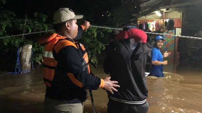 Hingga Jumat Siang 5 RT di Jakarta Barat Masih Terendam Banjir, Ketinggian Capai 50 Cm