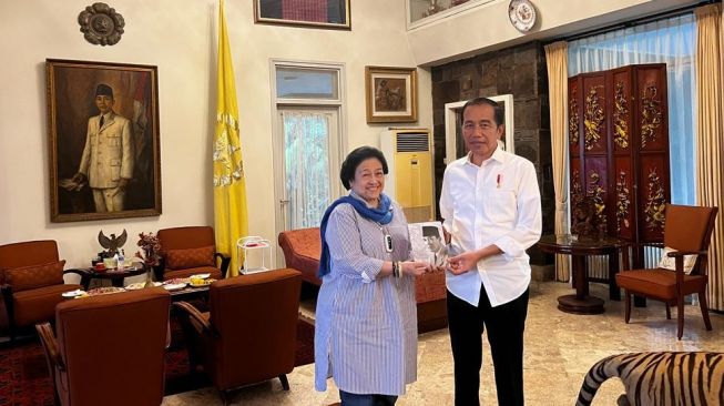 Isu Jokowi Akan Gantikan Megawati sebagai Ketum PDIP, Pengamat: Jangan Tiru Amien Rais
