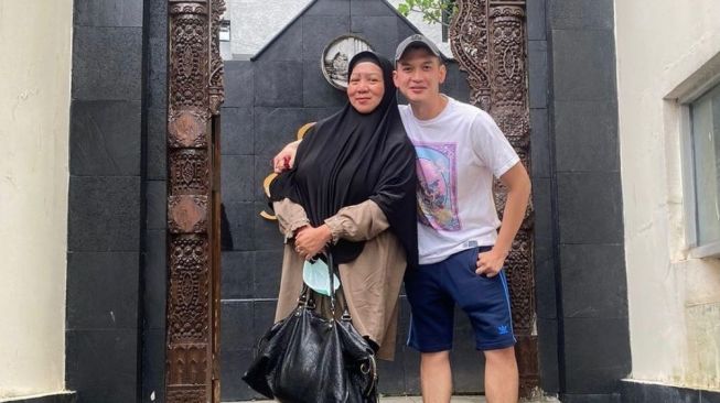 Potret Artis Pria Bareng Mertua (Instagram/@yanny_christiany)