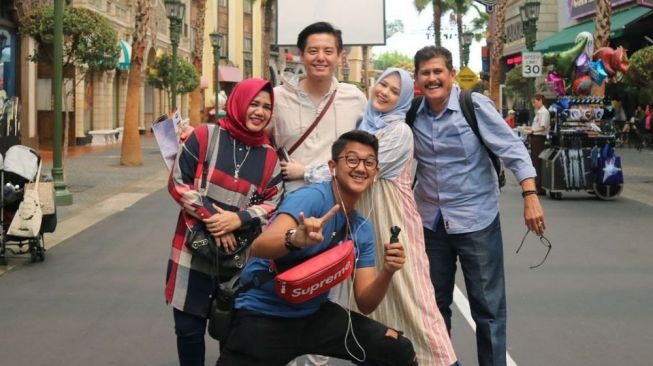 Potret Artis Pria Bareng Mertua (Instagram/@cutratumeyriska)