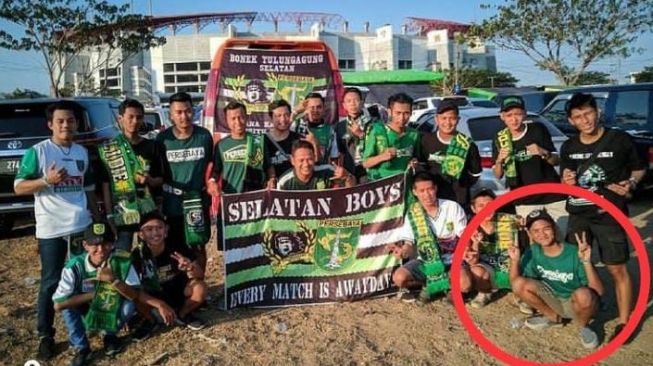 Foto Faiz Al Fikry saat menonton secara langsung Persebaya Surabaya di Gelora Bung Tomo (GBT). (Foto IST)