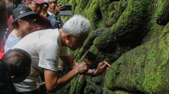 Berkunjung ke Bali, Ganjar Pranowo Menatah Batu Padas