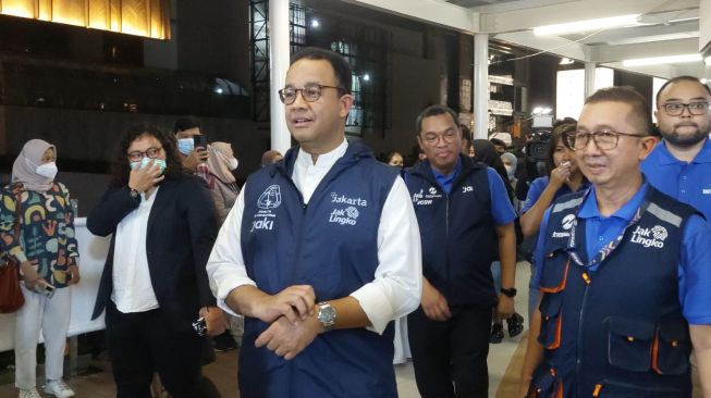 Anies Batal Resmikan Halte Transjakarta Bundaran HI. (Suara.com/Fakhri Fuadi)