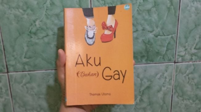 Mengkritisi Ruang Tabu dalam Keluarga, Ulasan Buku Aku Bukan Gay!