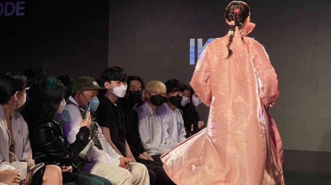 Rambah Luar Negeri, Jedai Haircules dan IKYK Mengikuti Seoul Fashion Week