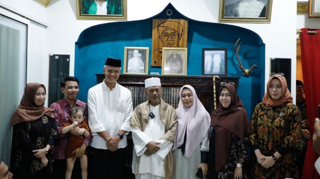 Gubernur Ganjar Kunjungi Habib Puang Makka di Makassar dan Diskusi Soal Bangsa