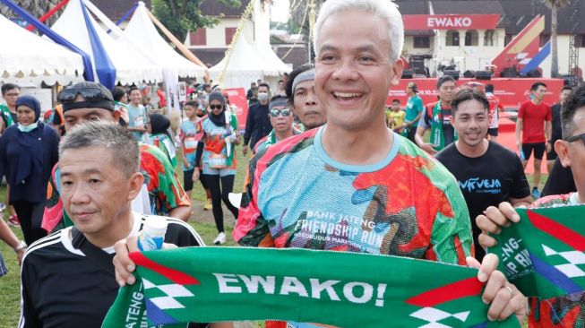 Antusiasme Bank Jateng Friendship Run di Makassar, Gubernur Ganjar Dikerumuni Emak-emak