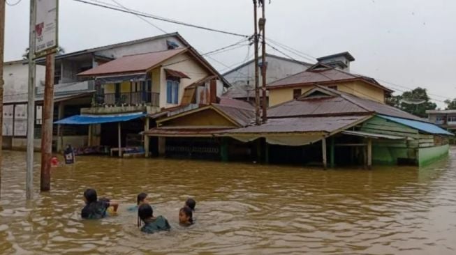 Air dari Kapuas Hulu dan Melawi Masuk ke Sintang, Warga Diminta Waspada